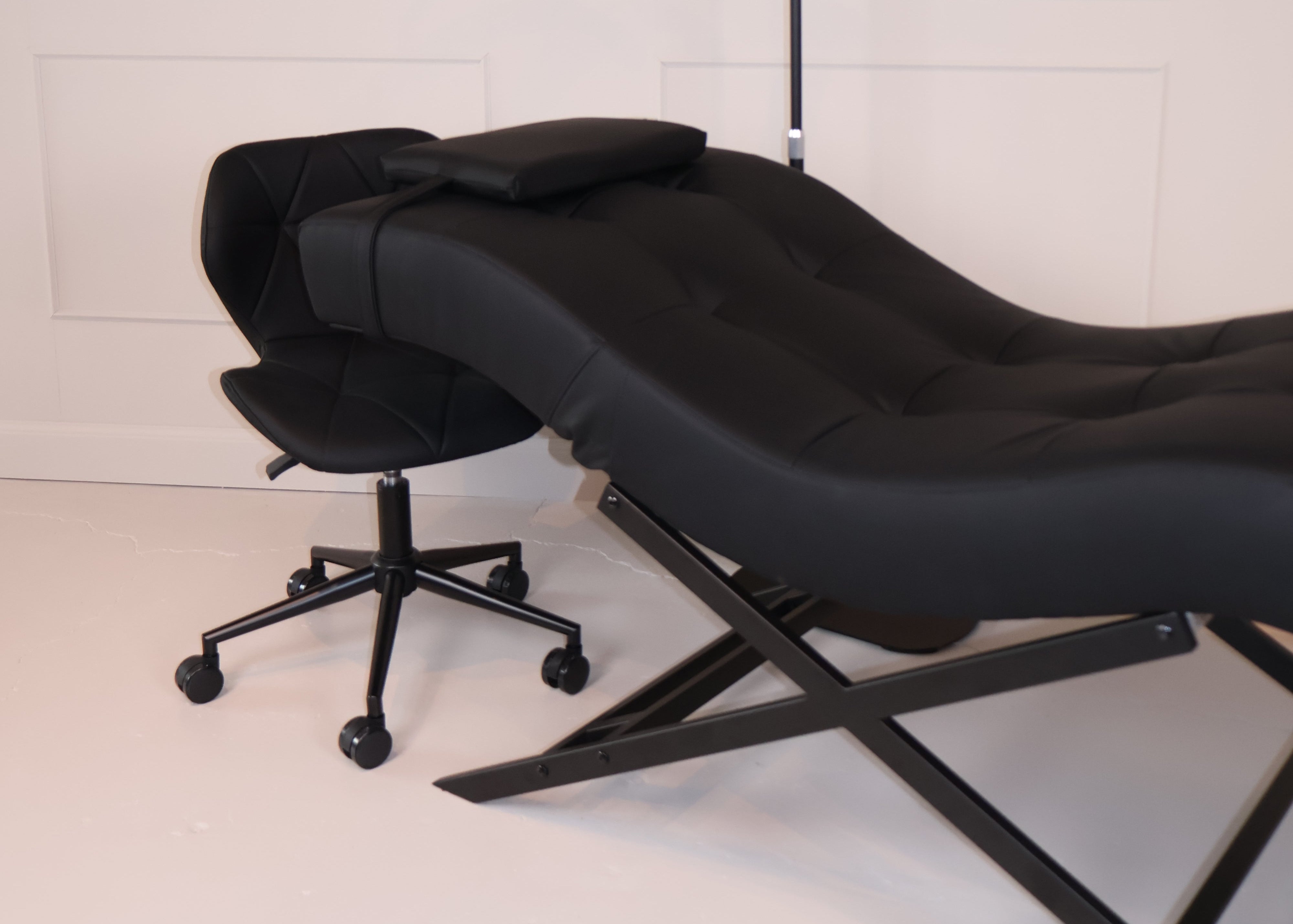 Nova Leather Look Black