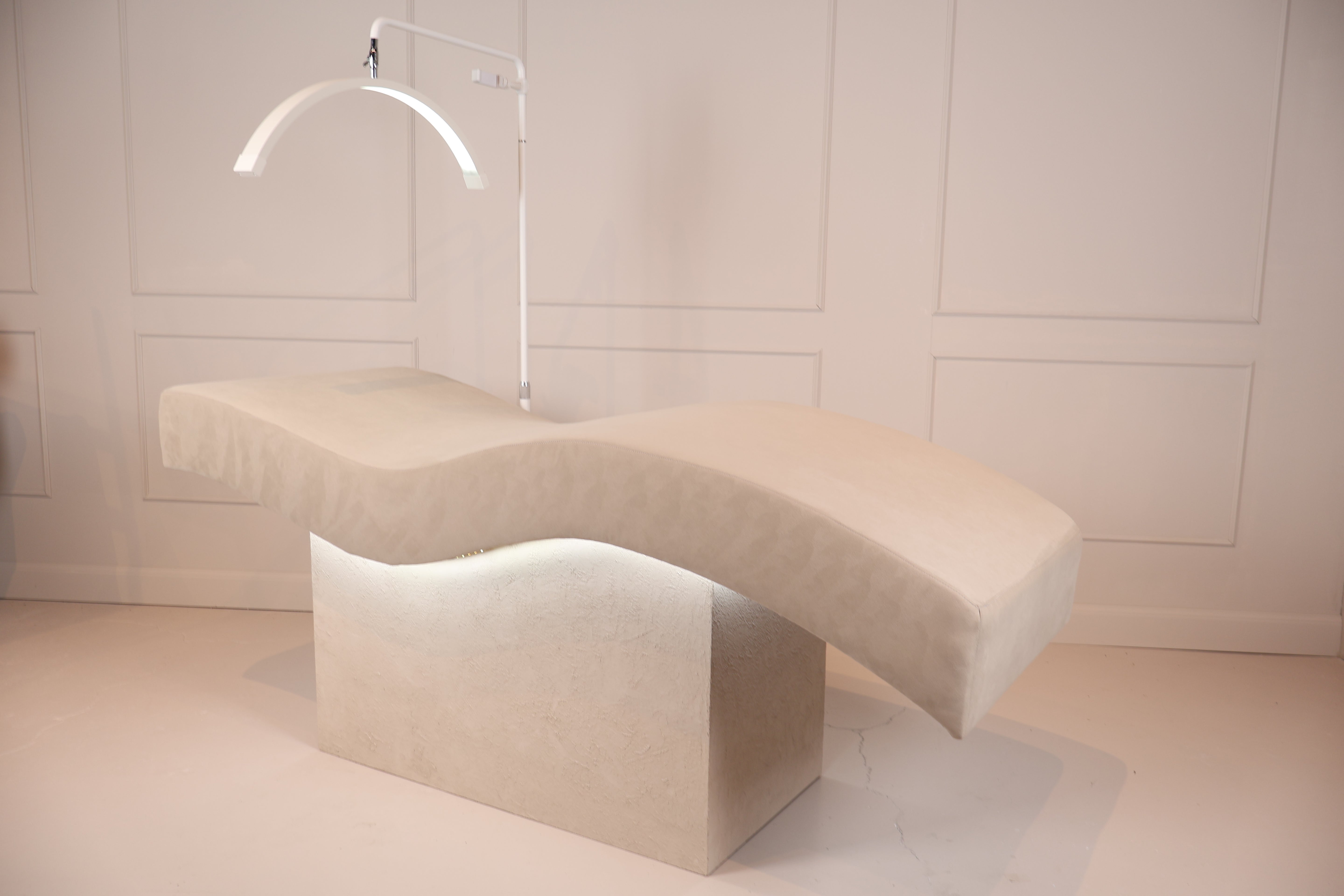 Deluxe Creme With Light