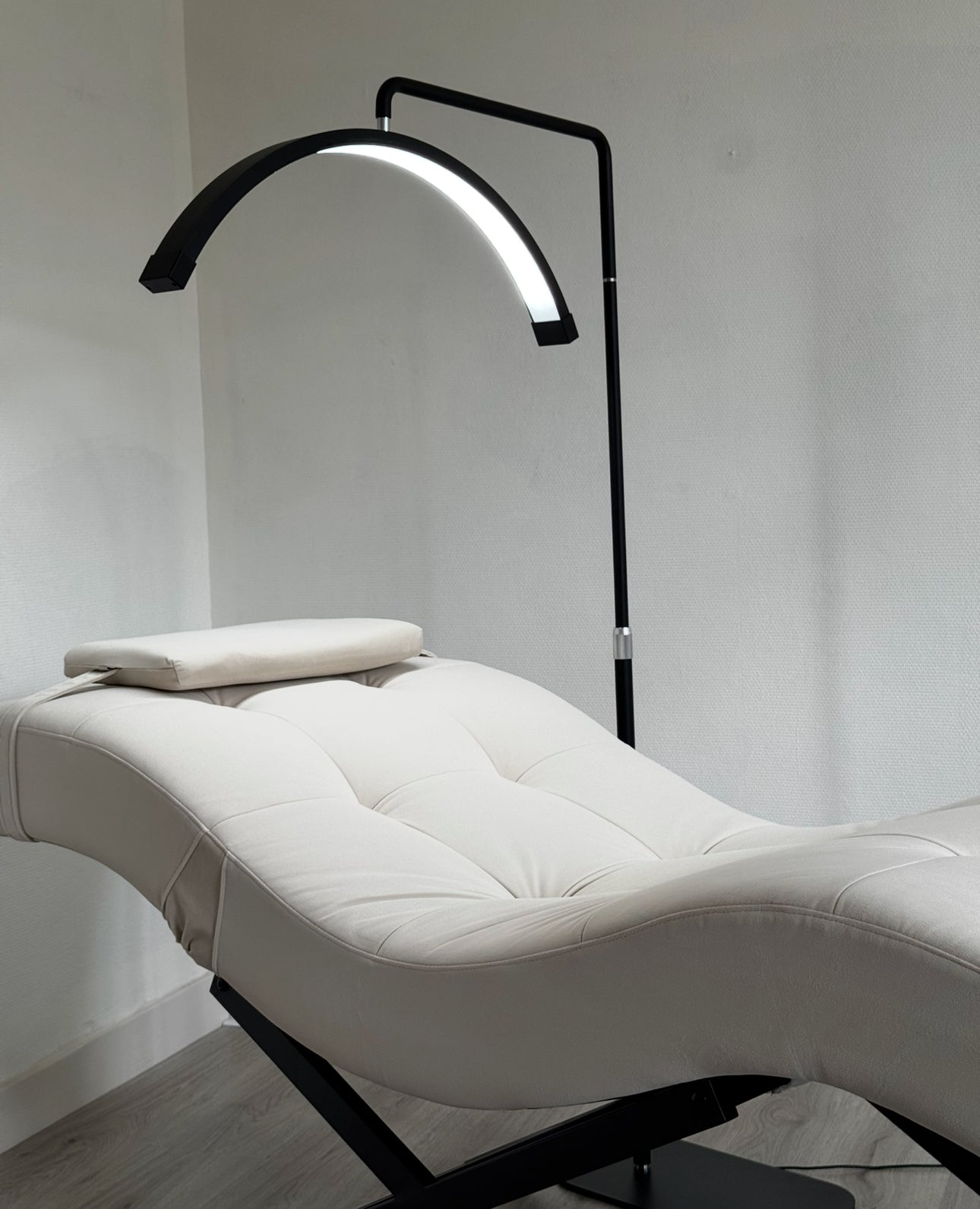 Velvet Light Creme With Black
