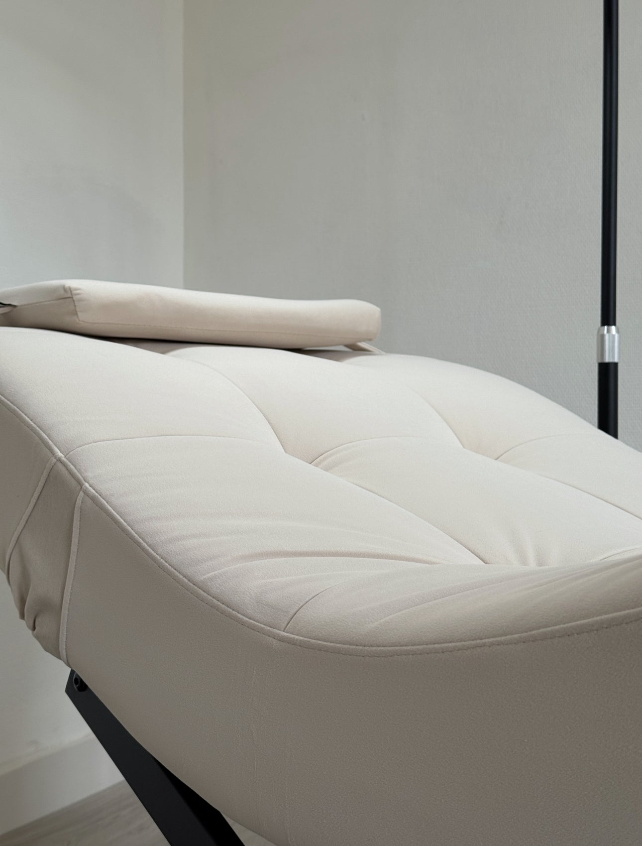Velvet Light Creme With Black