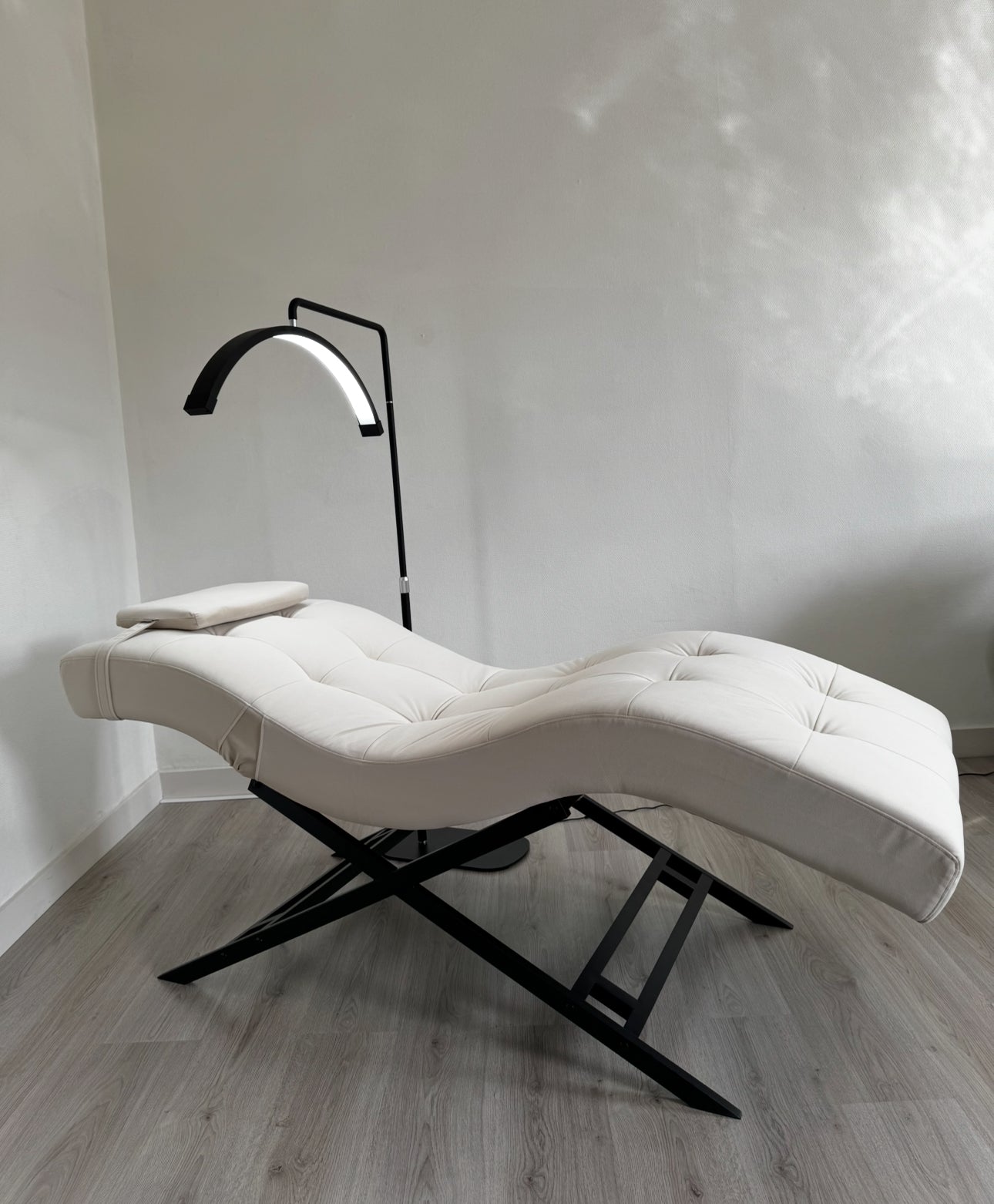 Velvet Light Creme With Black