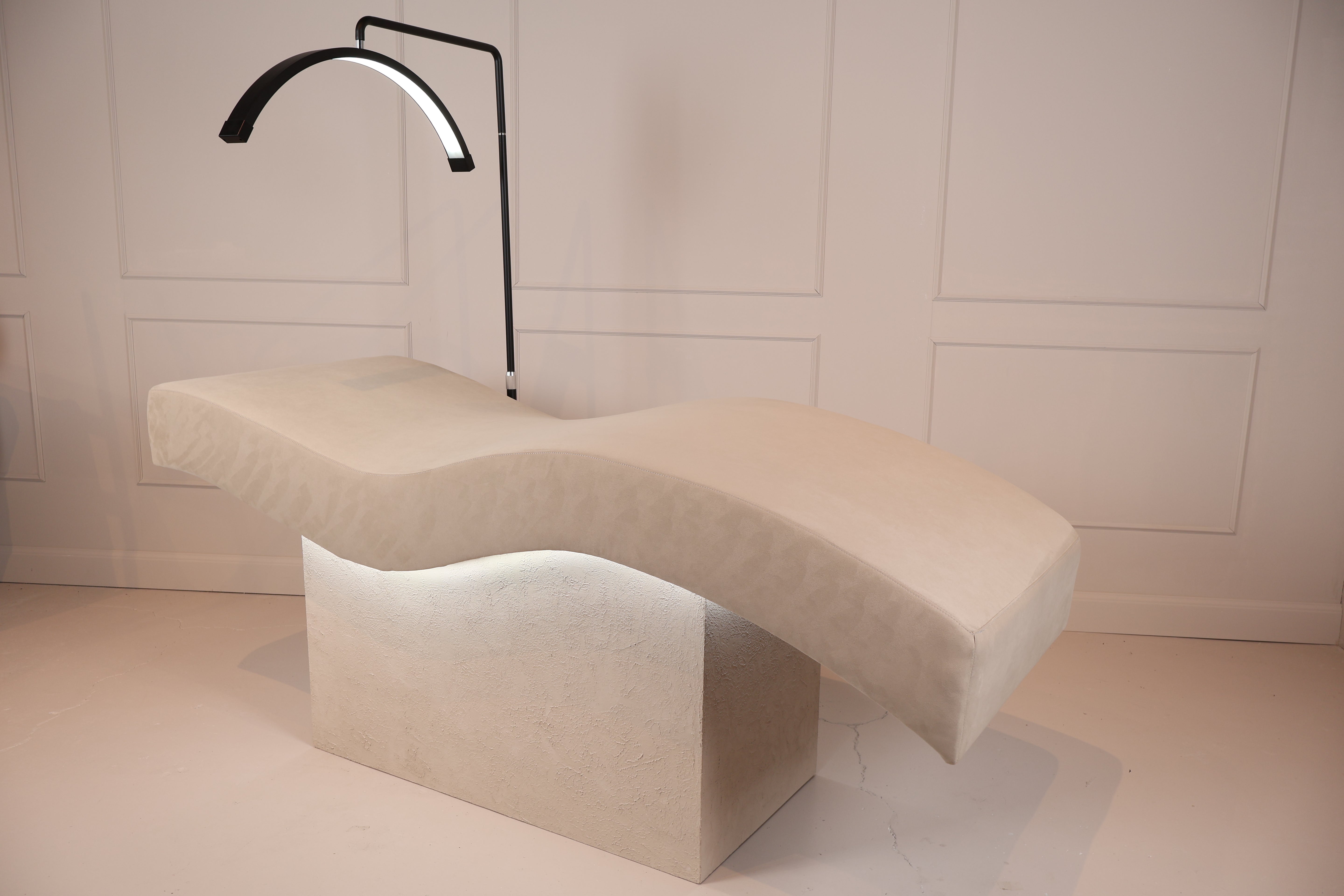 Deluxe Creme With Light