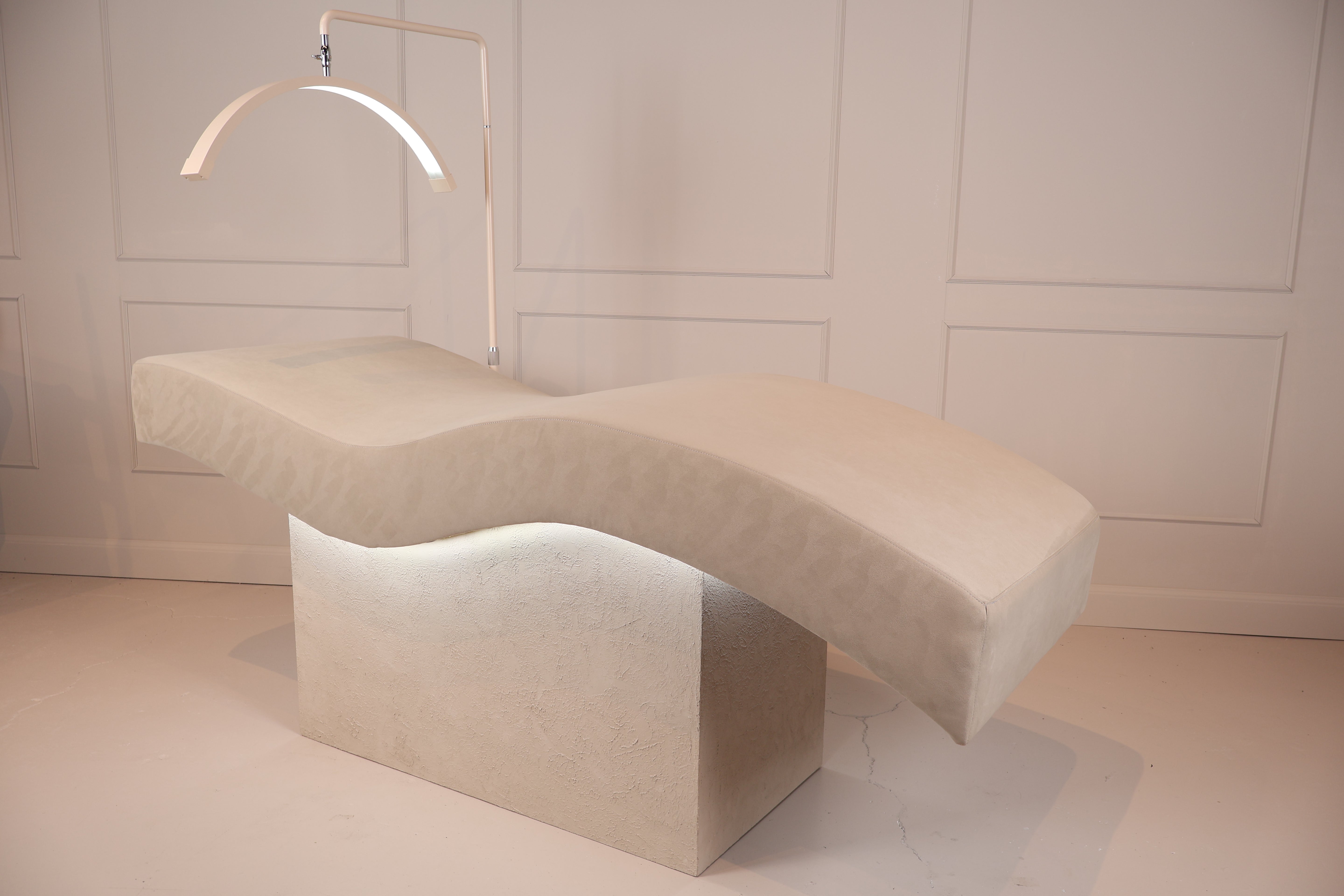 Deluxe Creme With Light