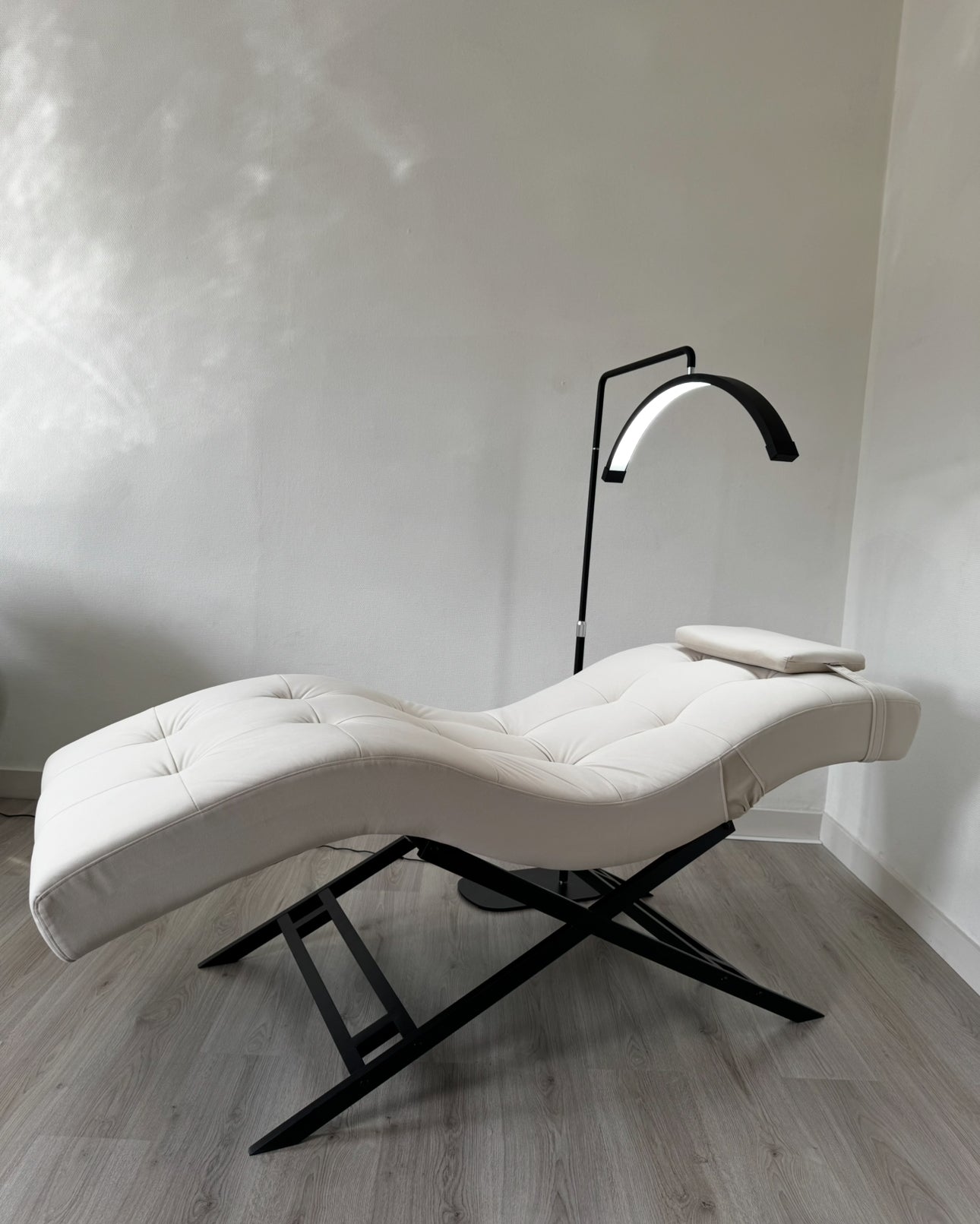 Velvet Light Creme With Black