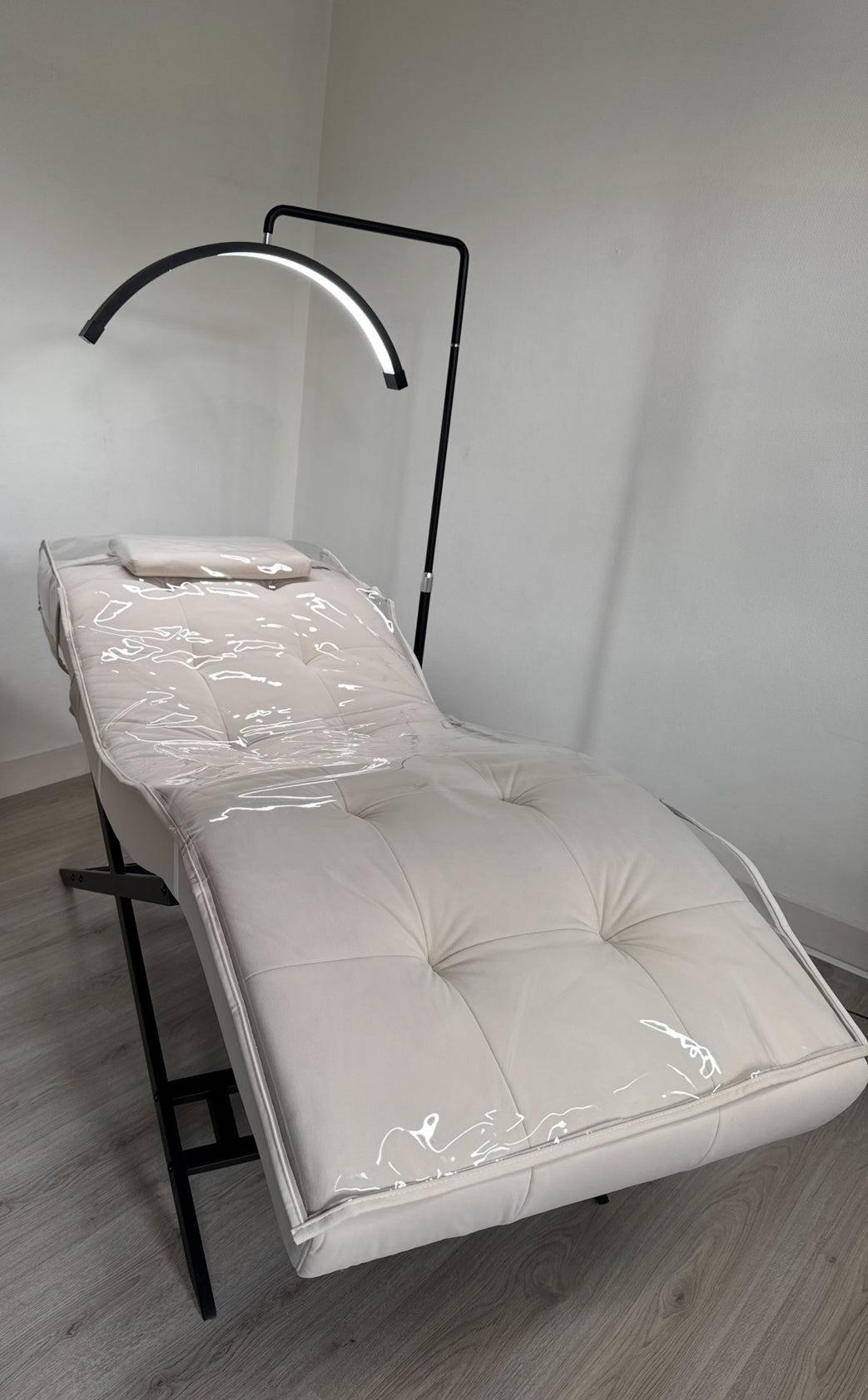 Velvet Light Creme With Black