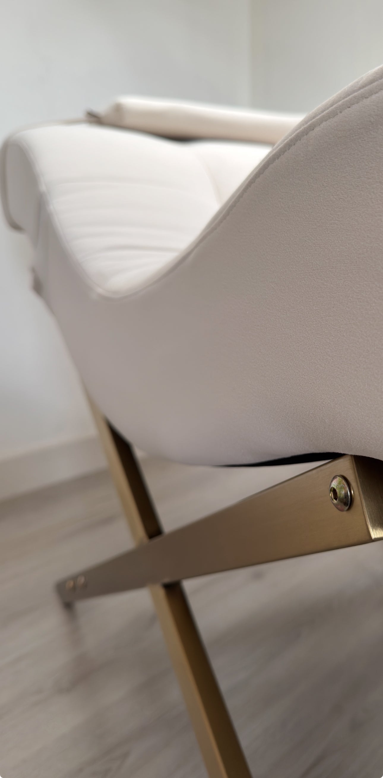 Velvet Light Creme With Gold